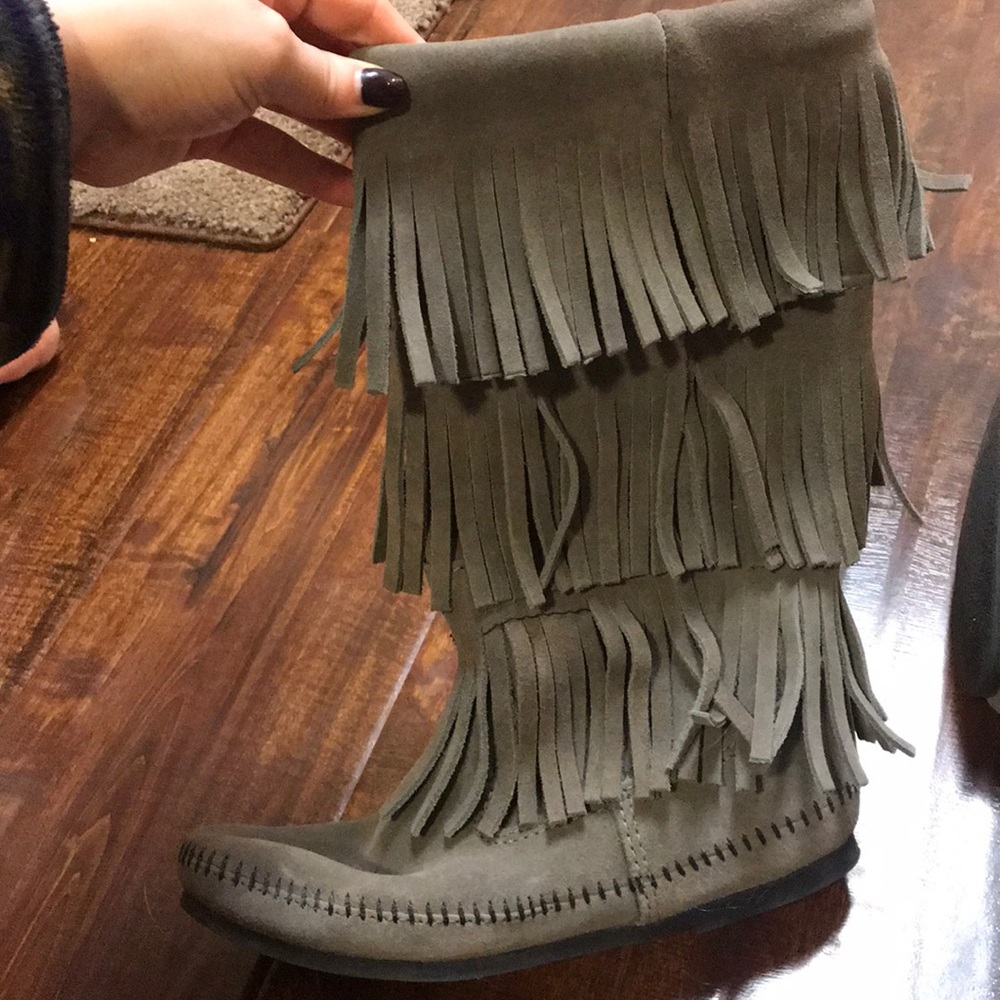 Minnetonka grey fringe boots